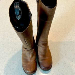 Tall women’s Born boots. Brown leather in good condition.
